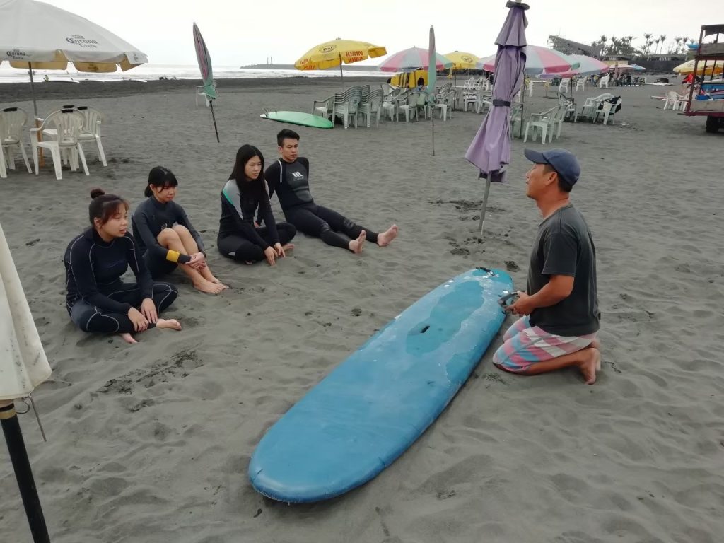 菜鳥衝浪提供教學，新手也不怕