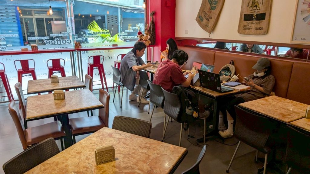 甯咖啡自家烘焙 店內環境